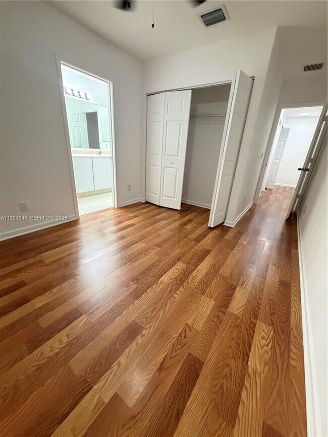 Building Photo - 1415 NW 34th Way