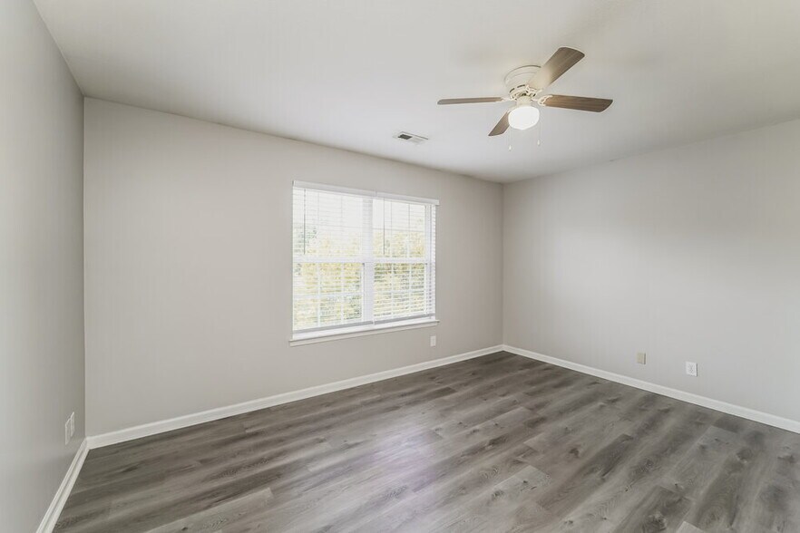 Building Photo - 6913 Seney Dr