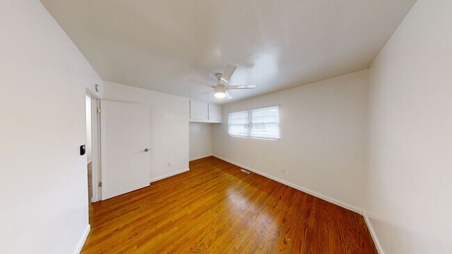 Building Photo - Nice Patio, Private Yard on Mary Lane! (Le...