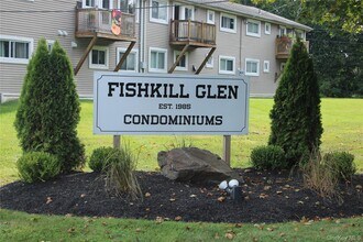 Building Photo - 1 Fishkill Glen Dr
