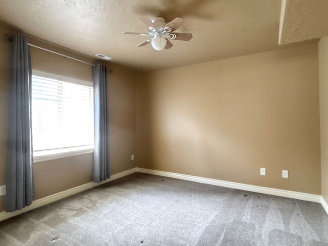 Building Photo - Beauty & Space on Premium Corner Lot!