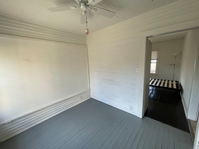 Building Photo - 1820 N Comal