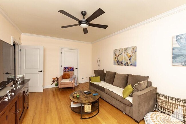 Building Photo - 2 bedroom in Chicago IL 60640