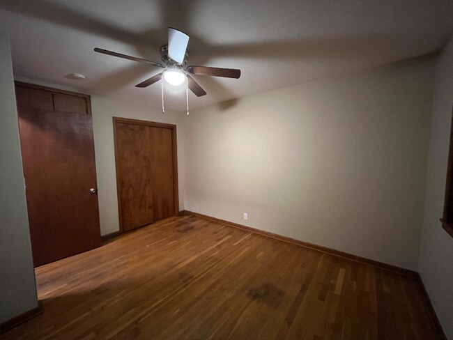 Building Photo - 601 E Mumford Dr