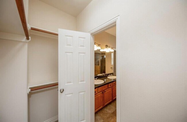 Building Photo - 7103 Windwater Lagoon Dr