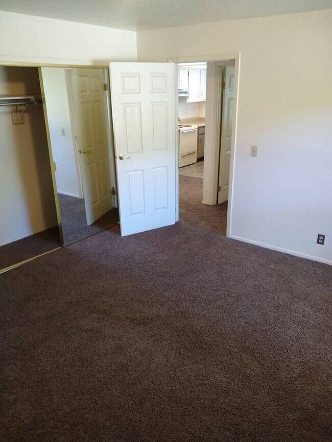 Building Photo - Beautiful Quailbrook 2 Bedroom!