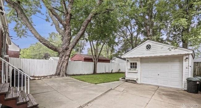 Building Photo - 2125 Dallas Ave