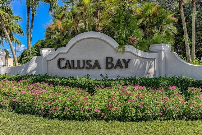 Building Photo - 2 BEDROOM CONDO AVAILABLE ASAP IN CALUSA BAY!!!