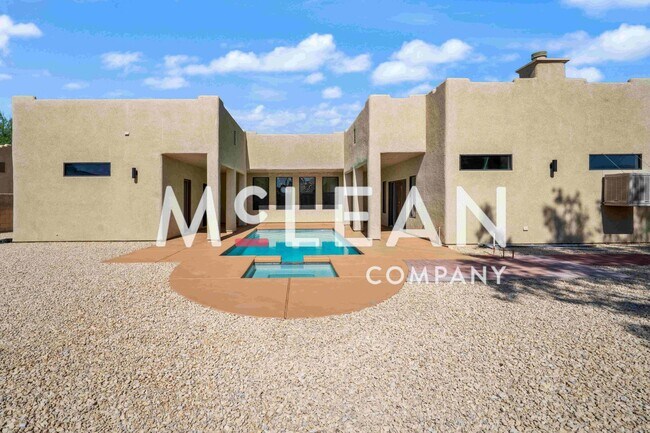 Building Photo - 3 Bed & 3 Bath Home with Private Pool & Spa