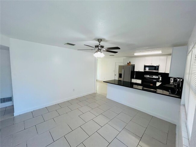 Building Photo - 6112 Tavendale Dr