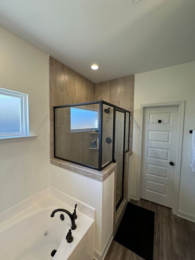 Building Photo - IMMEDIATE MOVE IN!!! Beautiful 4 Bedroom/ 2 Bath in Pinewood Subdivision- Southaven