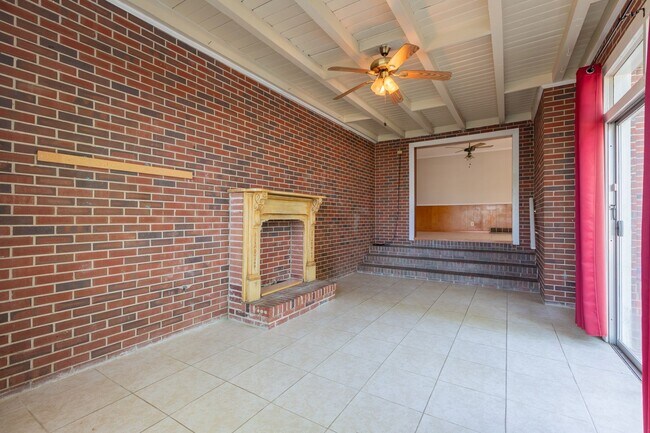 Building Photo - 4 bedroom near St. Anne Catholic Church