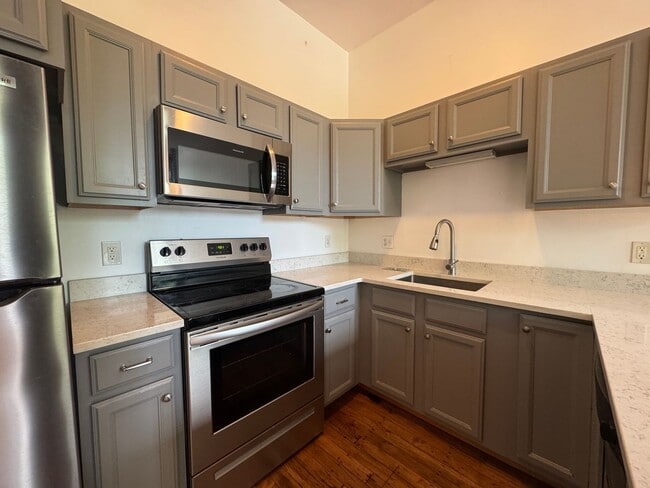 Building Photo - Westbrook 1BD/1BA Condo at Riverfront Loft...