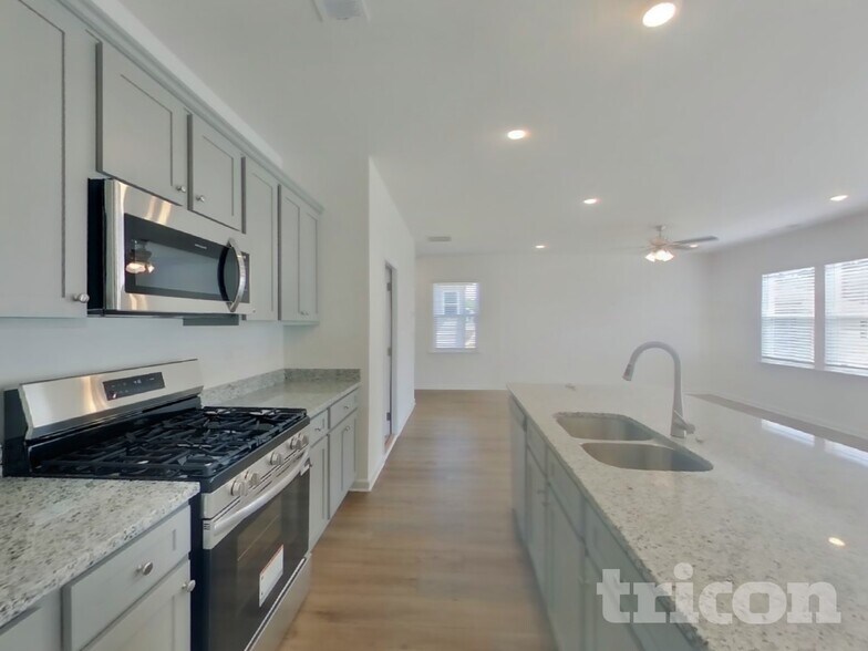 Building Photo - 1943 Logan Ln