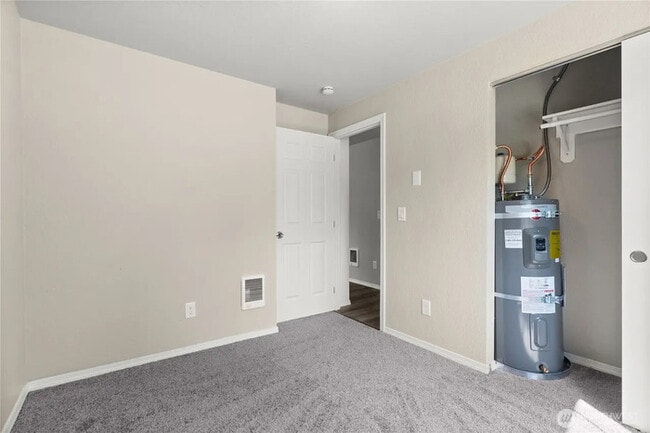 Building Photo - 502 Tullis St NE