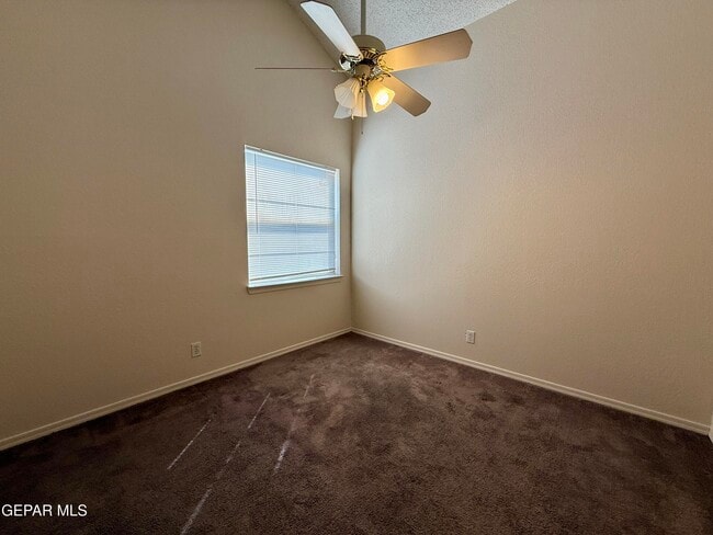 Building Photo - 7404 Luz De Lumbre Ave