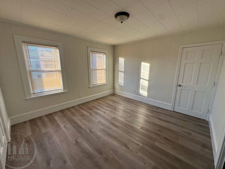 Building Photo - 73 Esther St