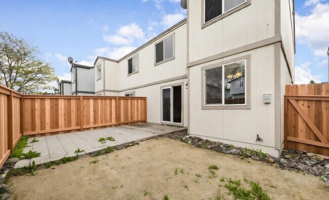 Building Photo - 4036 Village Dr