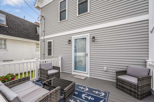 Building Photo - 352 Portsmouth Ave