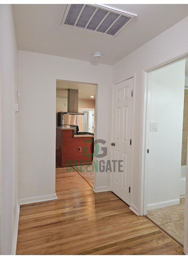 Building Photo - AVAILABLE NOW!! 3 Bedroom 2 Bath Home in Tracy!