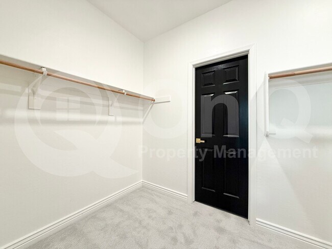 Building Photo - 35231 N Braeden Dr