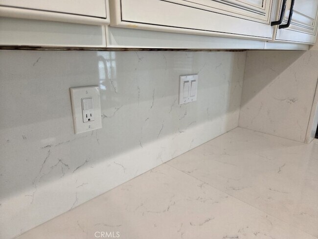 Building Photo - 9 Rock Cliff Pl