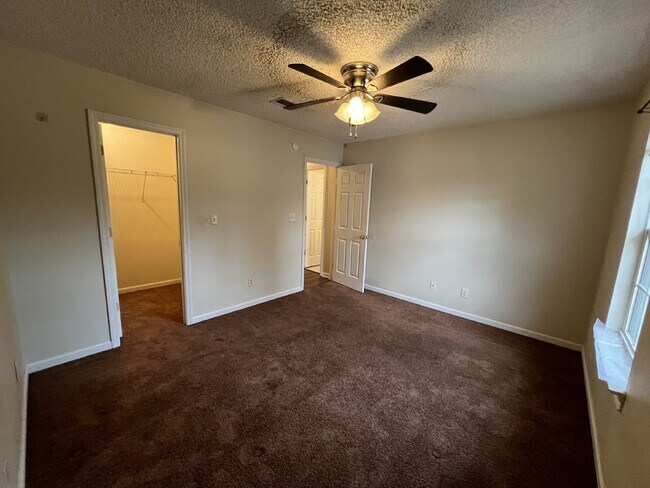 Building Photo - Apartment for Rent