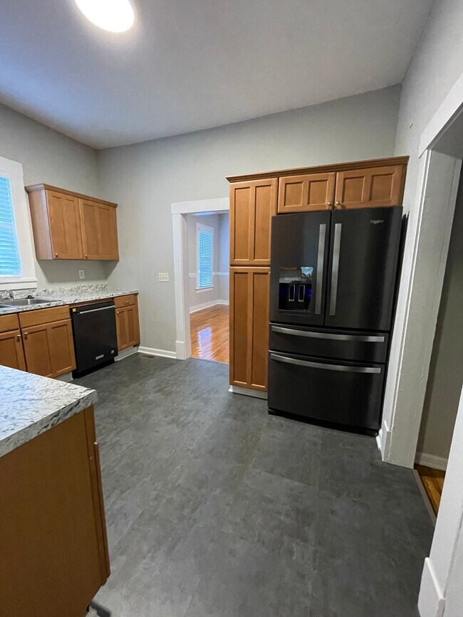 1st kitchen fridge, dishwasher - 2017 18th Ave