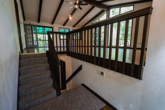 Building Photo - 3322 Robinhood Rd