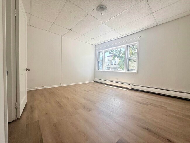Building Photo - 92 LAIDLAW Ave