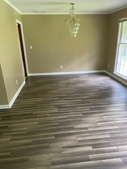 Dinning Rm - 4193 Dunmore Rd