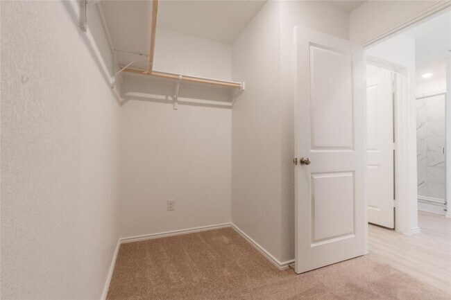 Building Photo - 368 Keefer