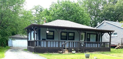 Building Photo - Charming Ranch in Great Area!