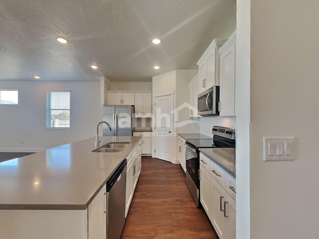 Building Photo - 9500 Aviara St