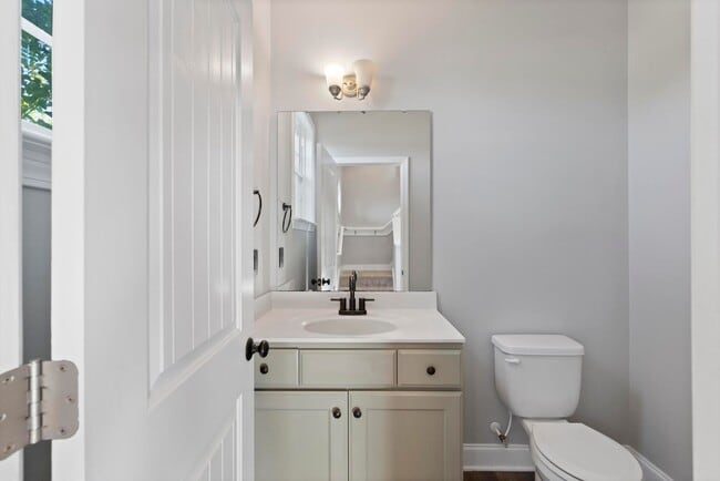 Building Photo - Close to Air Station/Camp Lejeune