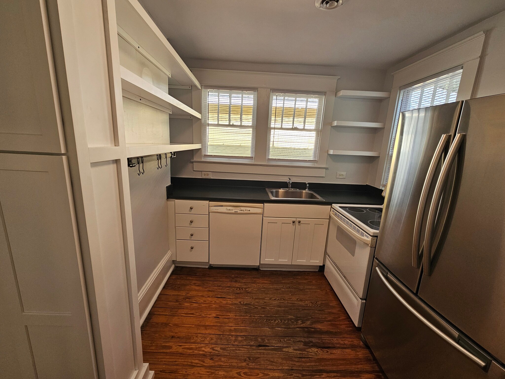 Building Photo - 209 S 2nd St