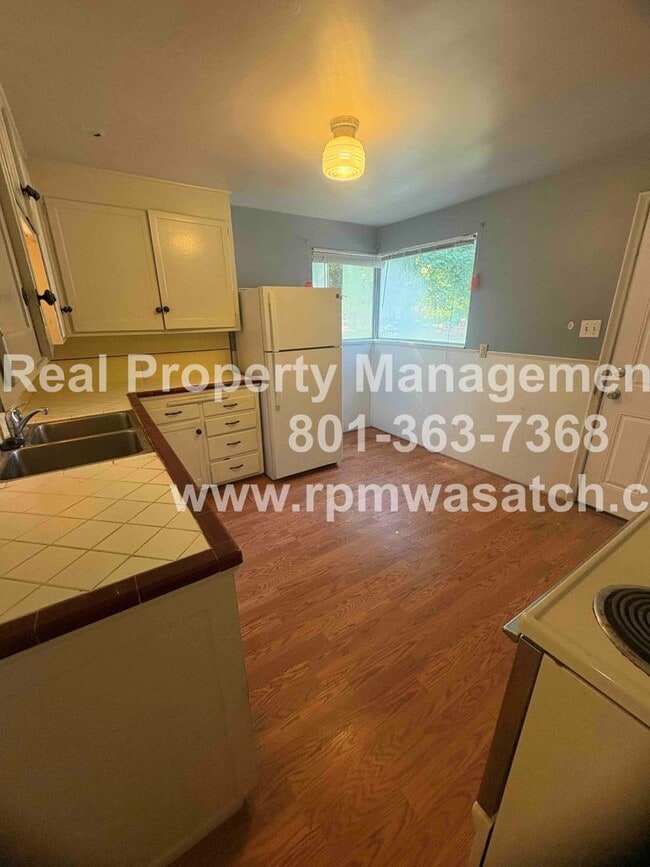 Building Photo - Check out This 2 Bedroom 1 Bathroom Salt L...