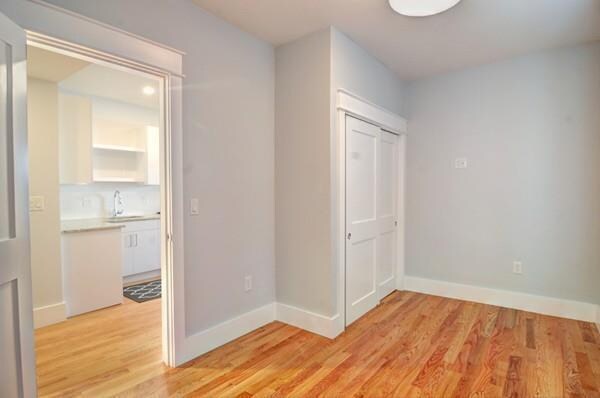 Building Photo - 326 Chelsea St