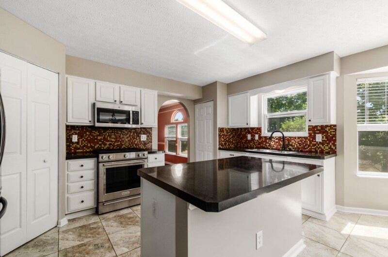 Building Photo - 3902 River's Run Dr