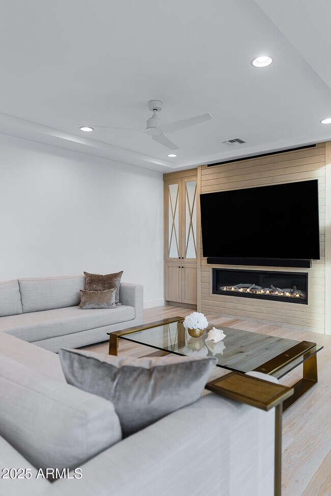 Building Photo - 5841 N Echo Canyon Cir