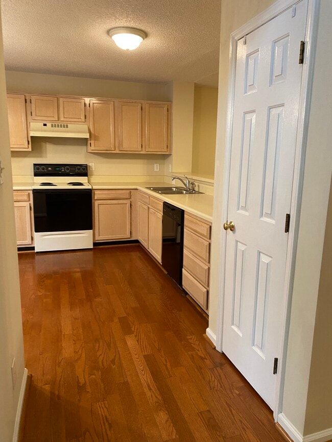 Building Photo - 201 Mint Hill Dr