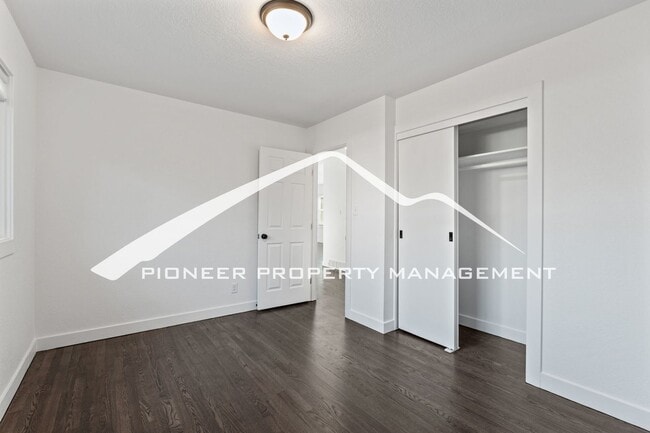 Building Photo - Stylishly Renovated Home with Enclosed Fence, AC and 1 Car Garage