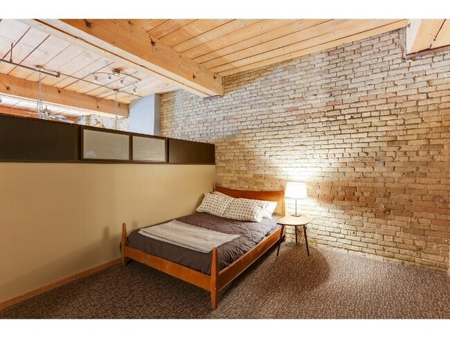 Building Photo - 210 N 2nd St