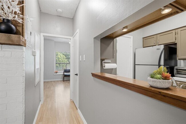 Building Photo - 908 Poplar St