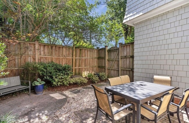 Building Photo - 3 Bed 3 Bath Historic Home