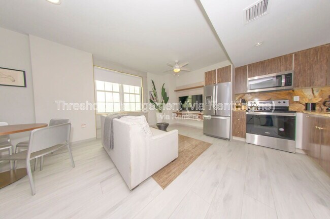 Building Photo - 820 Ocean Dr