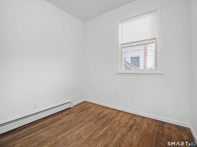 Building Photo - 144 Cottage St