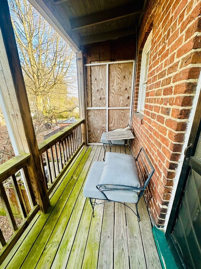 Building Photo - Charming 3bdrm/1.5bth Home Conveniently Located in Richmond's Carytown Area w/Private Balcony!!