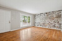 Building Photo - 582 Boyds Dr SE