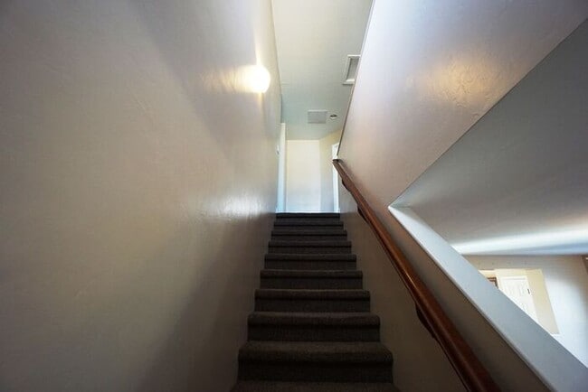 Building Photo - 920 S Vista Overlook Dr